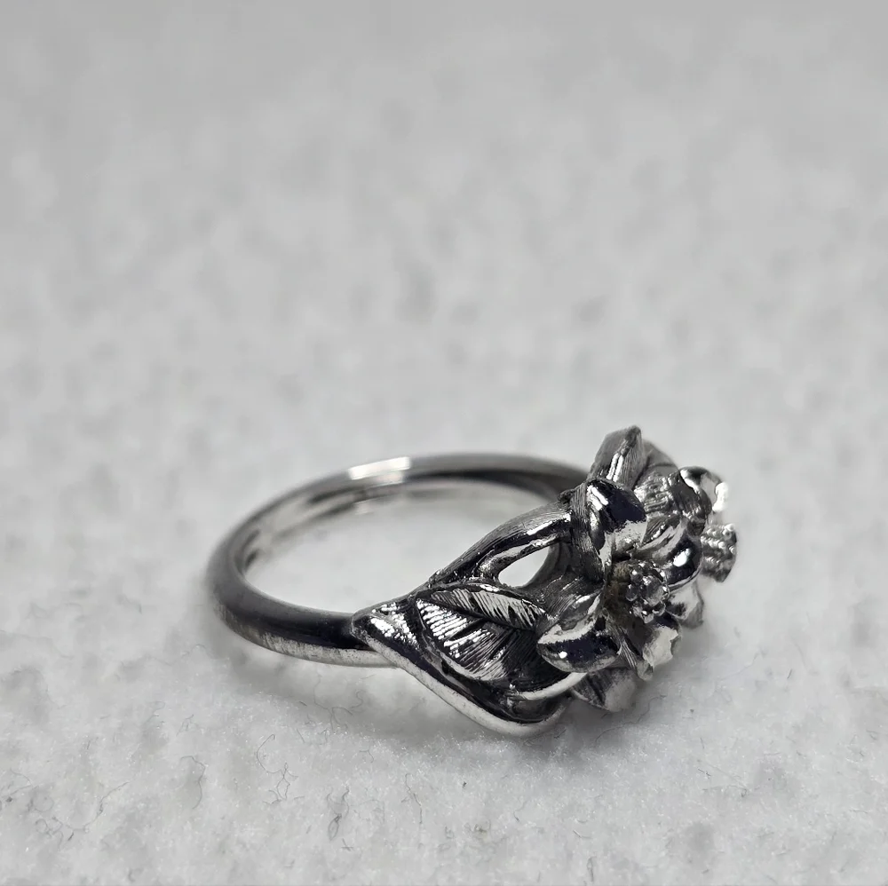 Vintage Avon Orchard Blossom ring, size 6